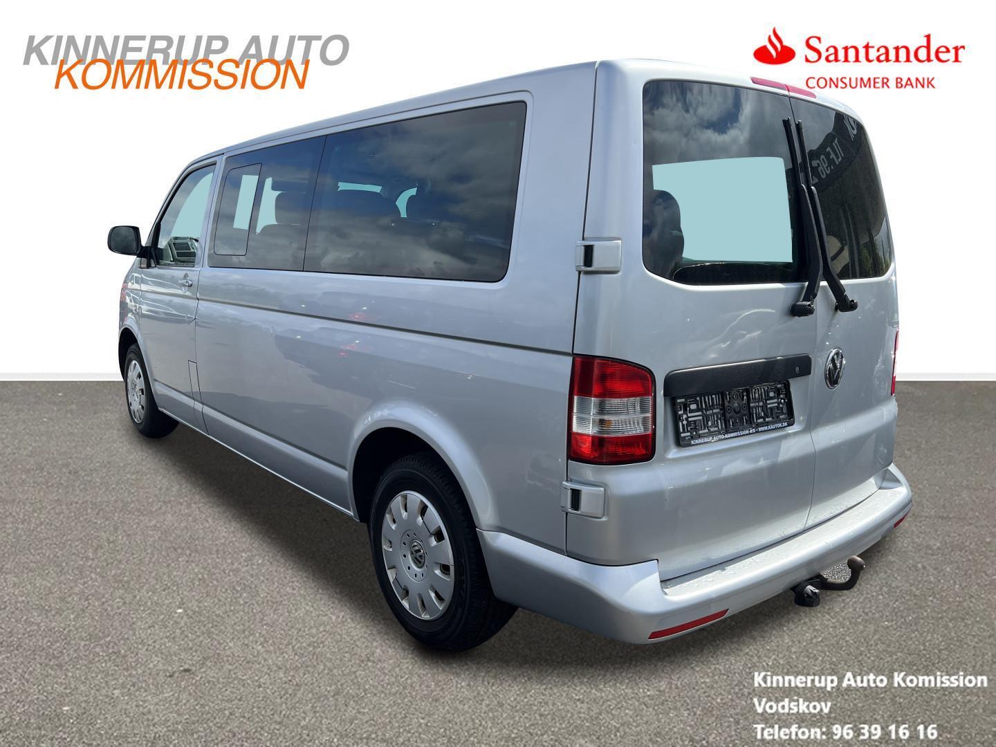 Sølv VW Caravelle fra 2013