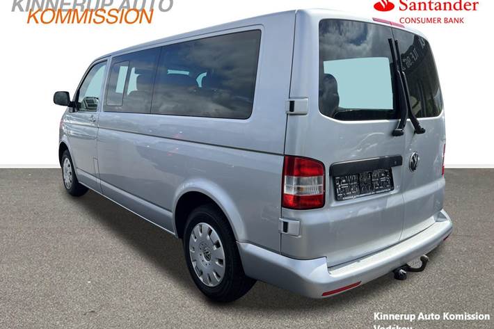 Sølv VW Caravelle fra 2013