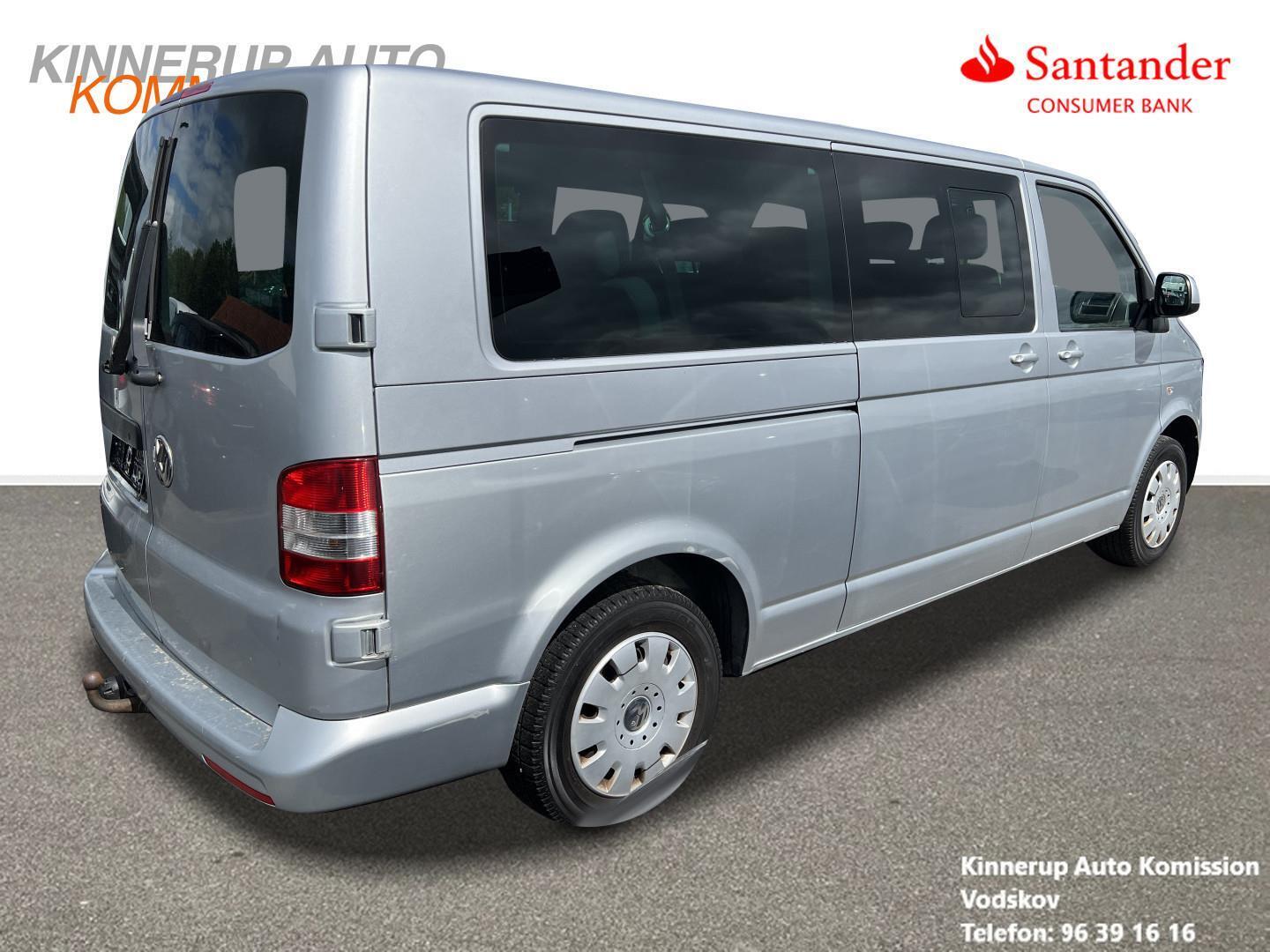 Sølv VW Caravelle fra 2013