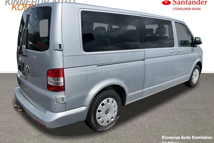 Sølv VW Caravelle fra 2013