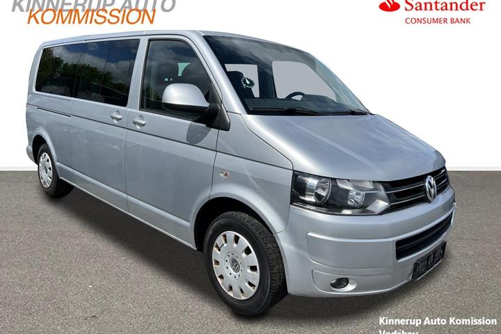 Sølv VW Caravelle fra 2013