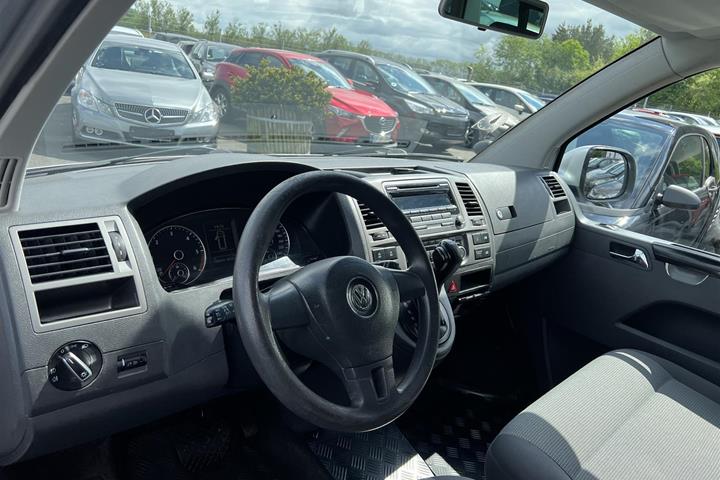 Sølv VW Caravelle fra 2013
