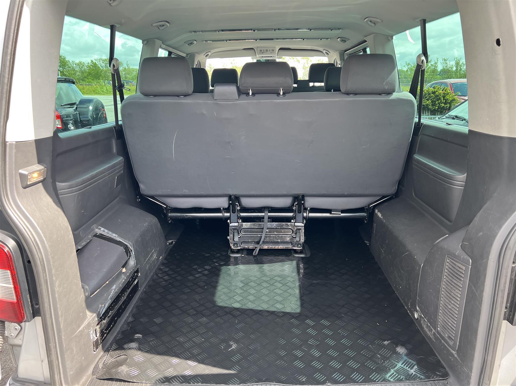 Sølv VW Caravelle fra 2013