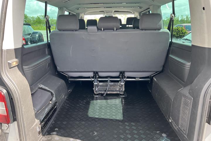 Sølv VW Caravelle fra 2013