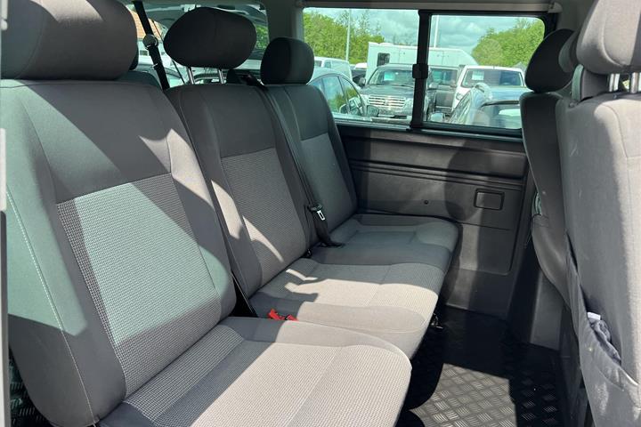 Sølv VW Caravelle fra 2013