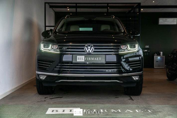 Grå VW Touareg fra 2016