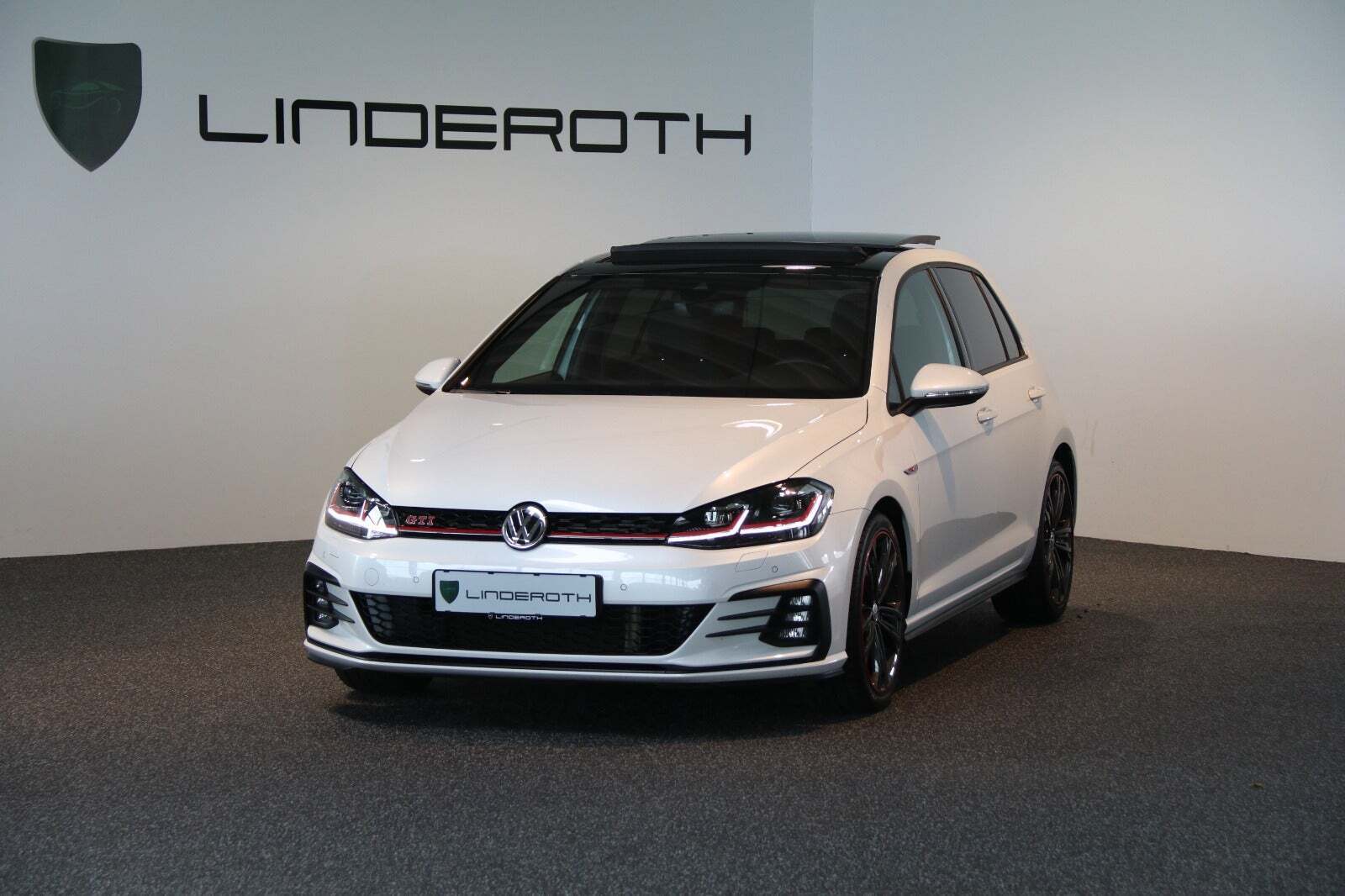 Hvid VW Golf VII fra 2019