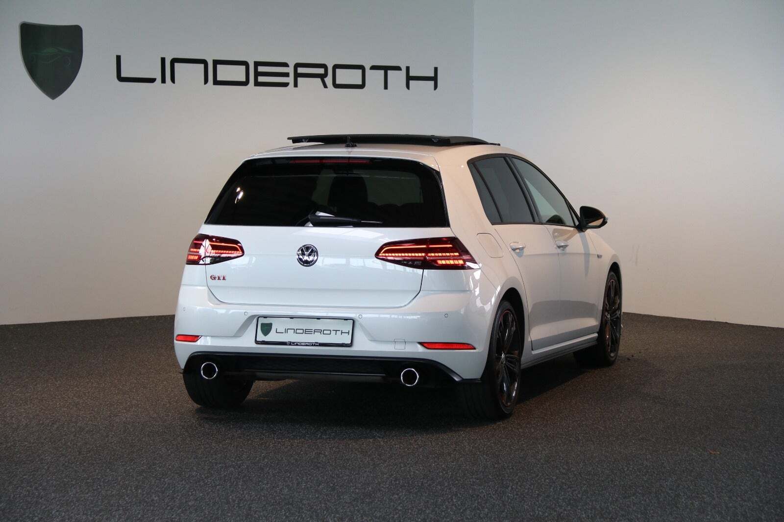 Hvid VW Golf VII fra 2019