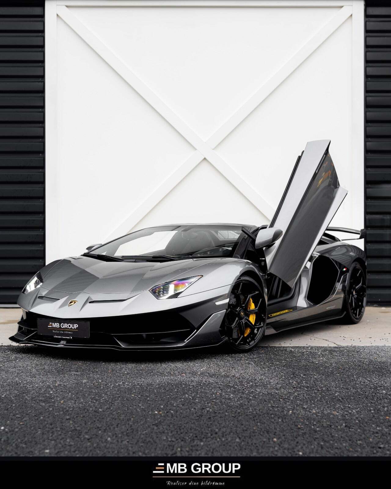 Grå Lamborghini Aventador fra 2021