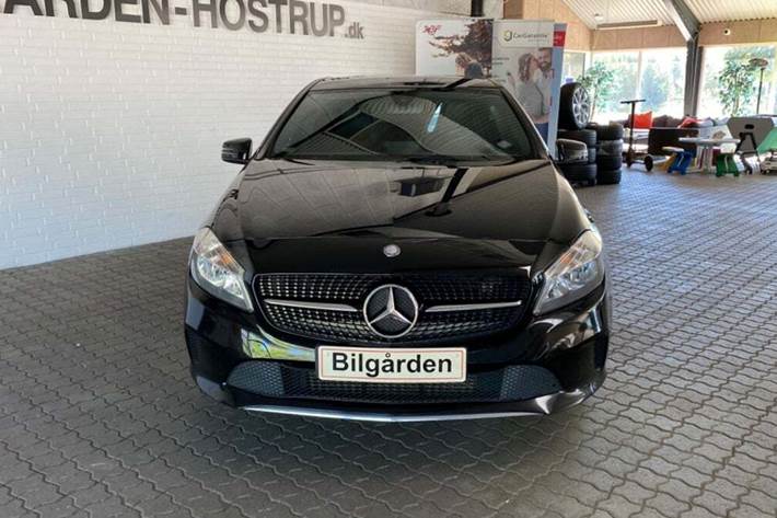 Sort Mercedes A180 d fra 2016