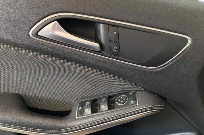 Sort Mercedes A180 d fra 2016