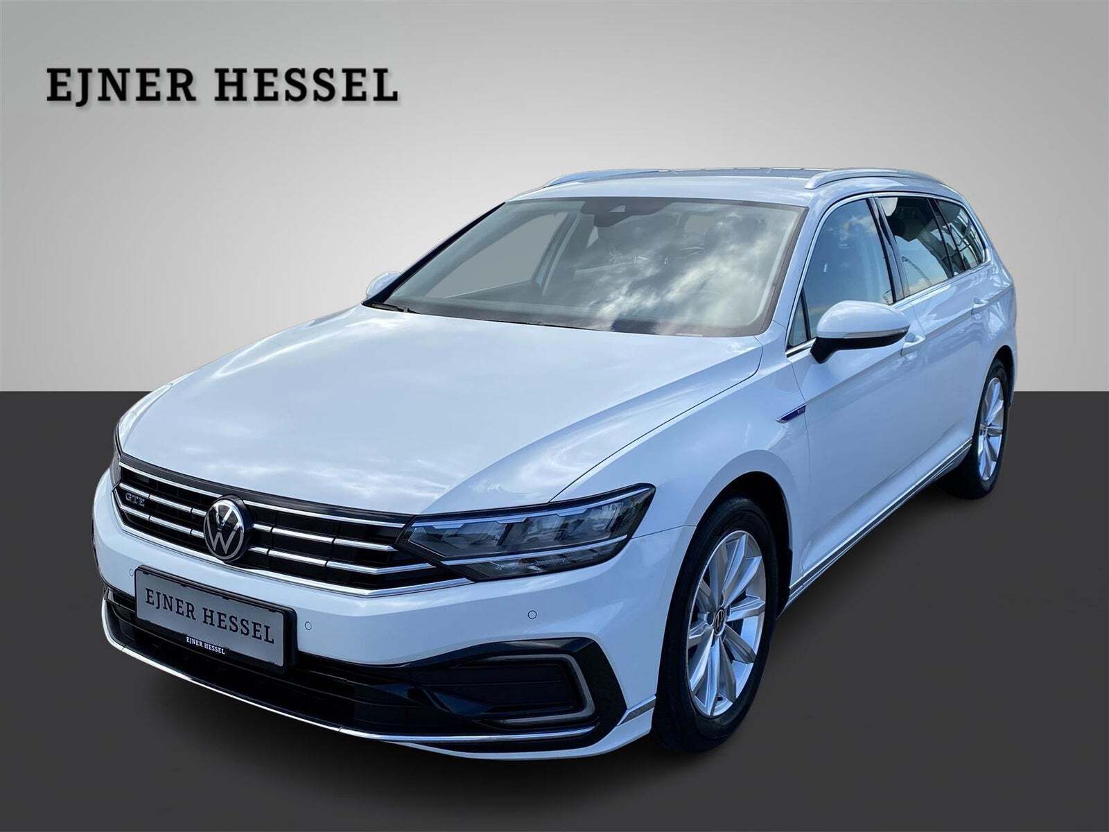 Hvid VW Passat fra 2020