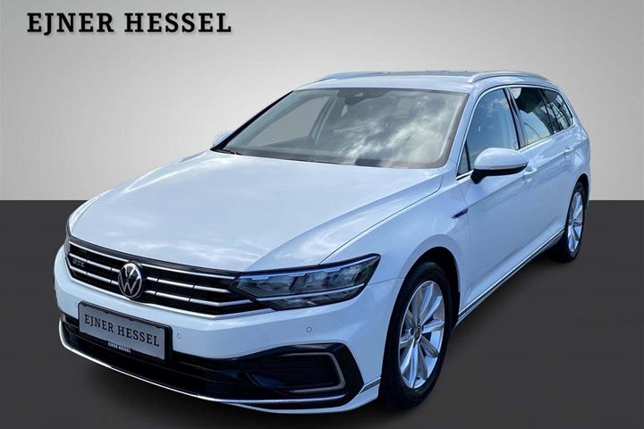Hvid VW Passat fra 2020