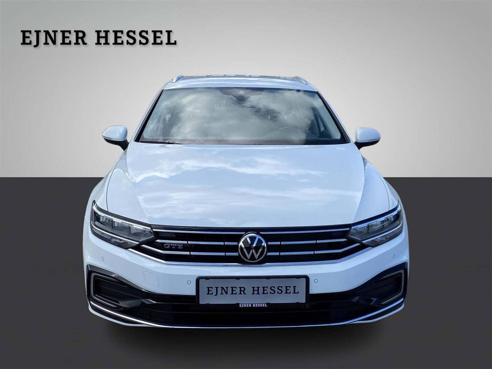Hvid VW Passat fra 2020