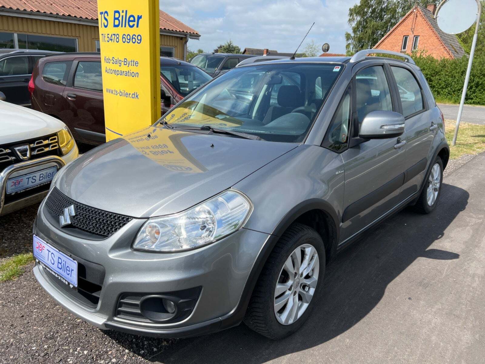 Grå Suzuki SX4 fra 2012