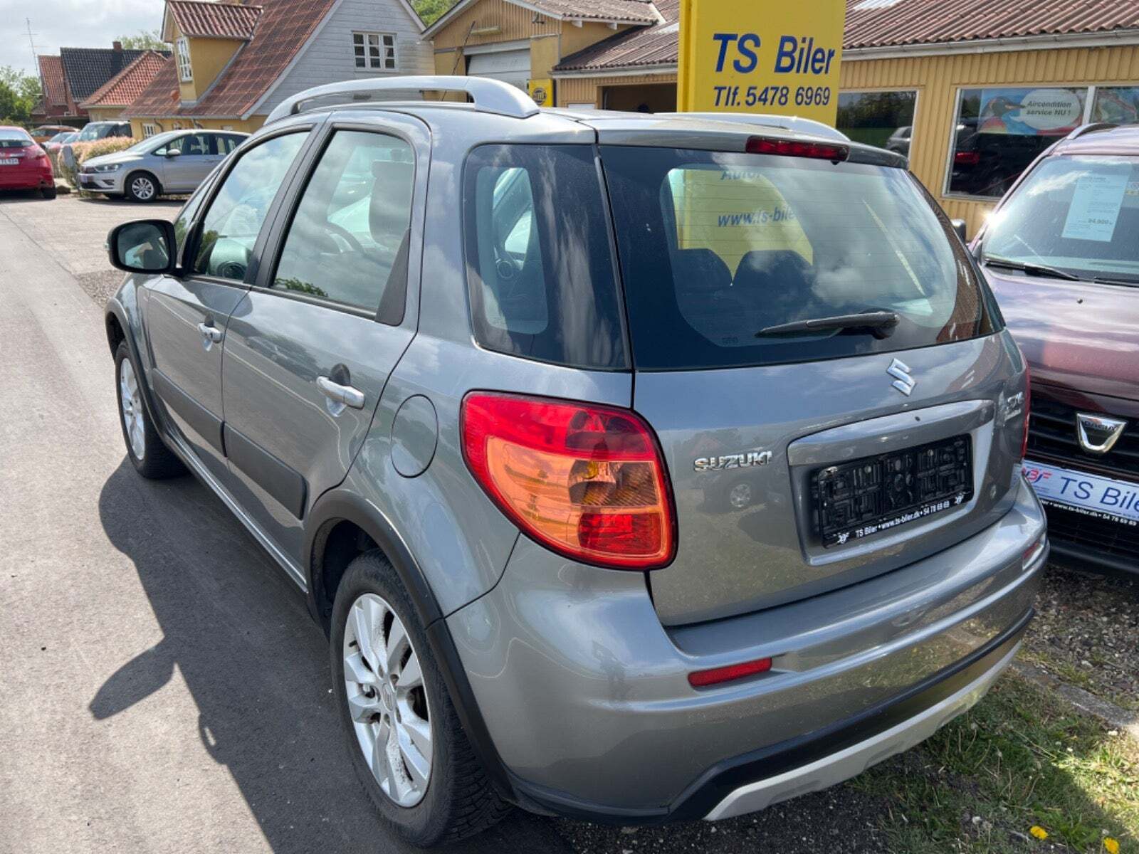 Grå Suzuki SX4 fra 2012