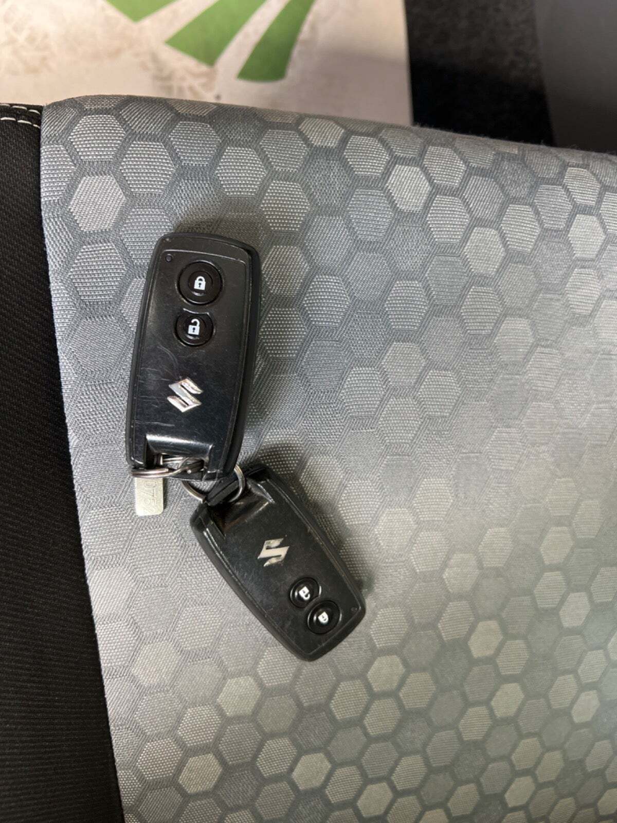 Grå Suzuki SX4 fra 2012