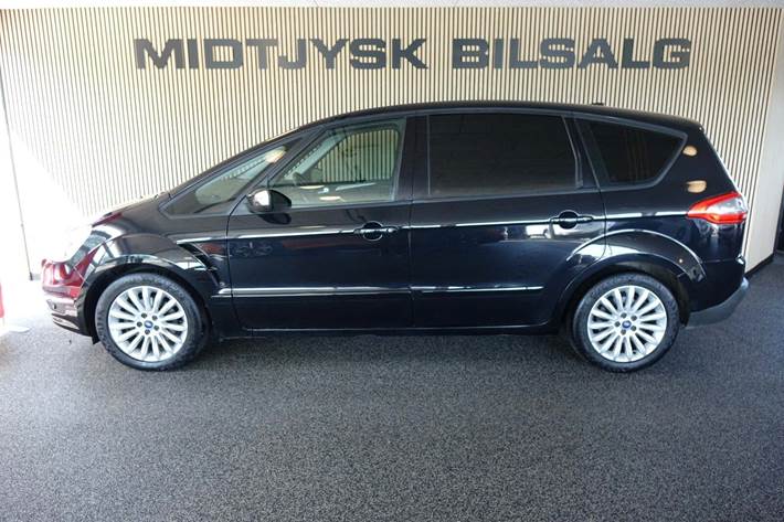 Grå Ford S-MAX fra 2014