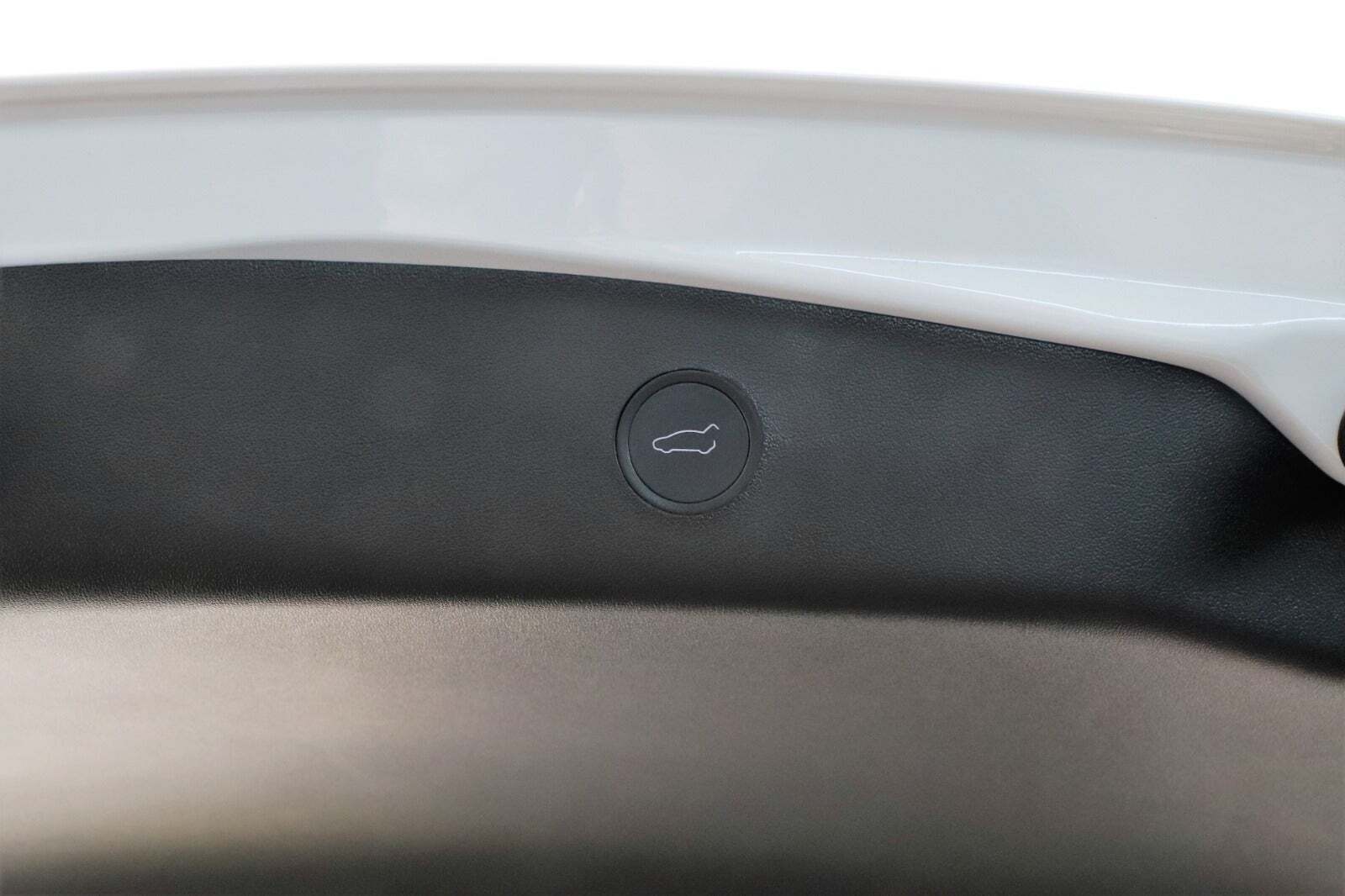 Grå Tesla Model 3 fra 2022