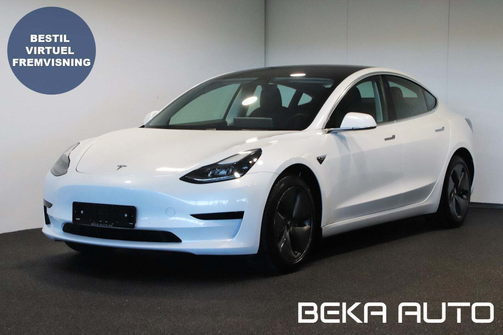 Grå Tesla Model 3 fra 2020