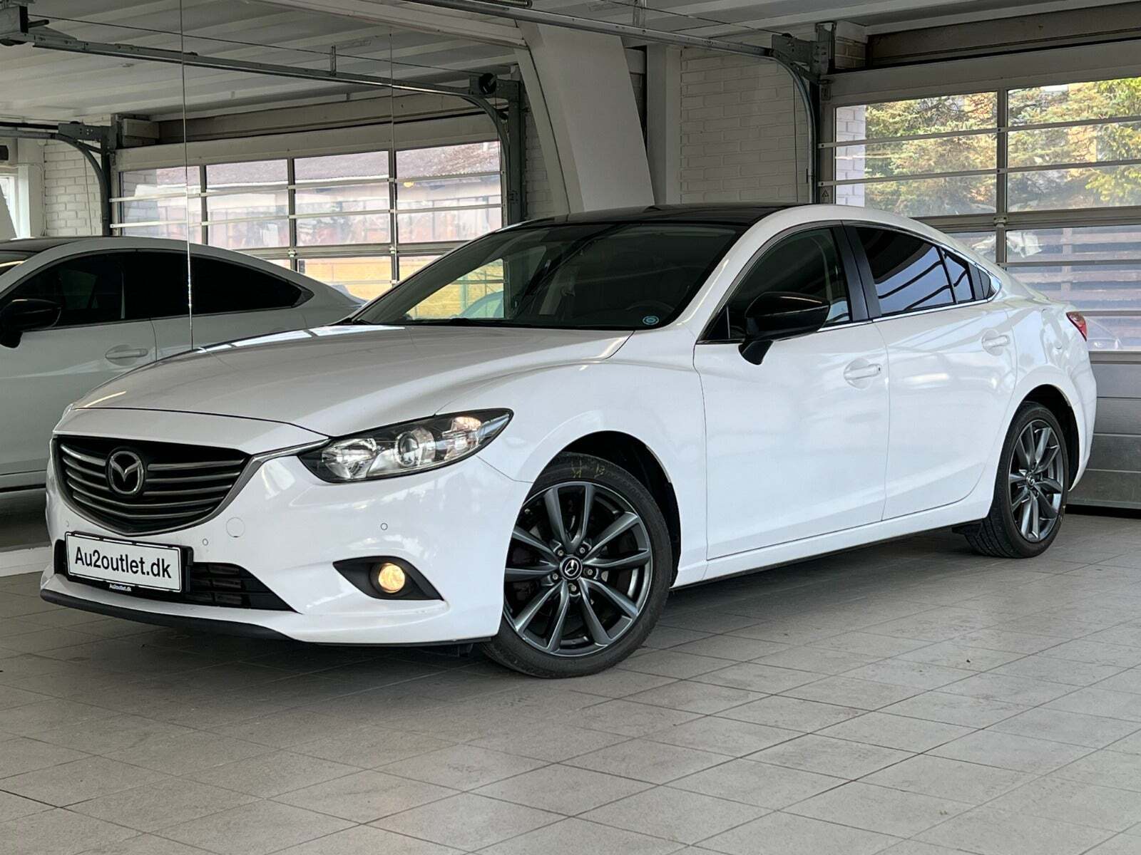 Hvid Mazda 6 fra 2015