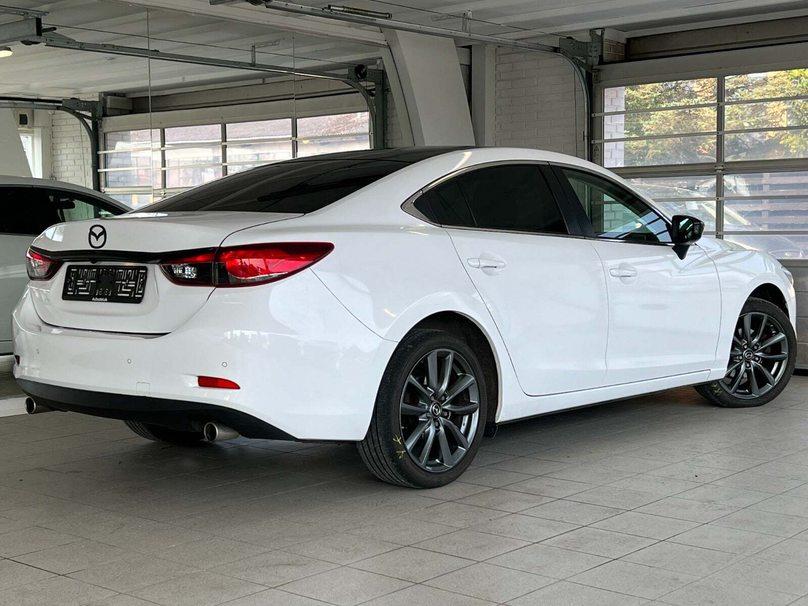 Hvid Mazda 6 fra 2015