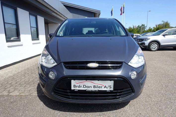 Blå Ford S-MAX fra 2011