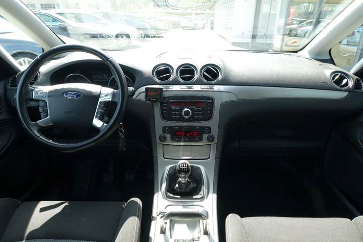 Blå Ford S-MAX fra 2011