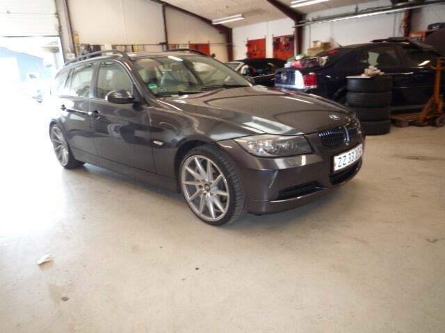 Grå BMW 320d fra 2005