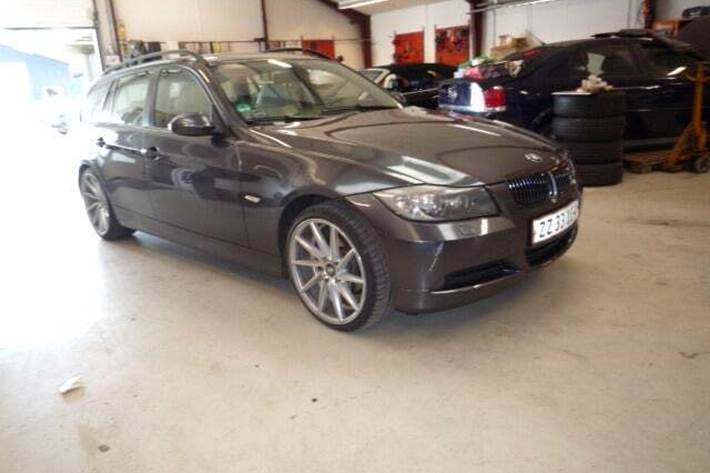 Grå BMW 320d fra 2005