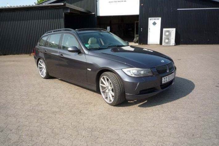 Grå BMW 320d fra 2005