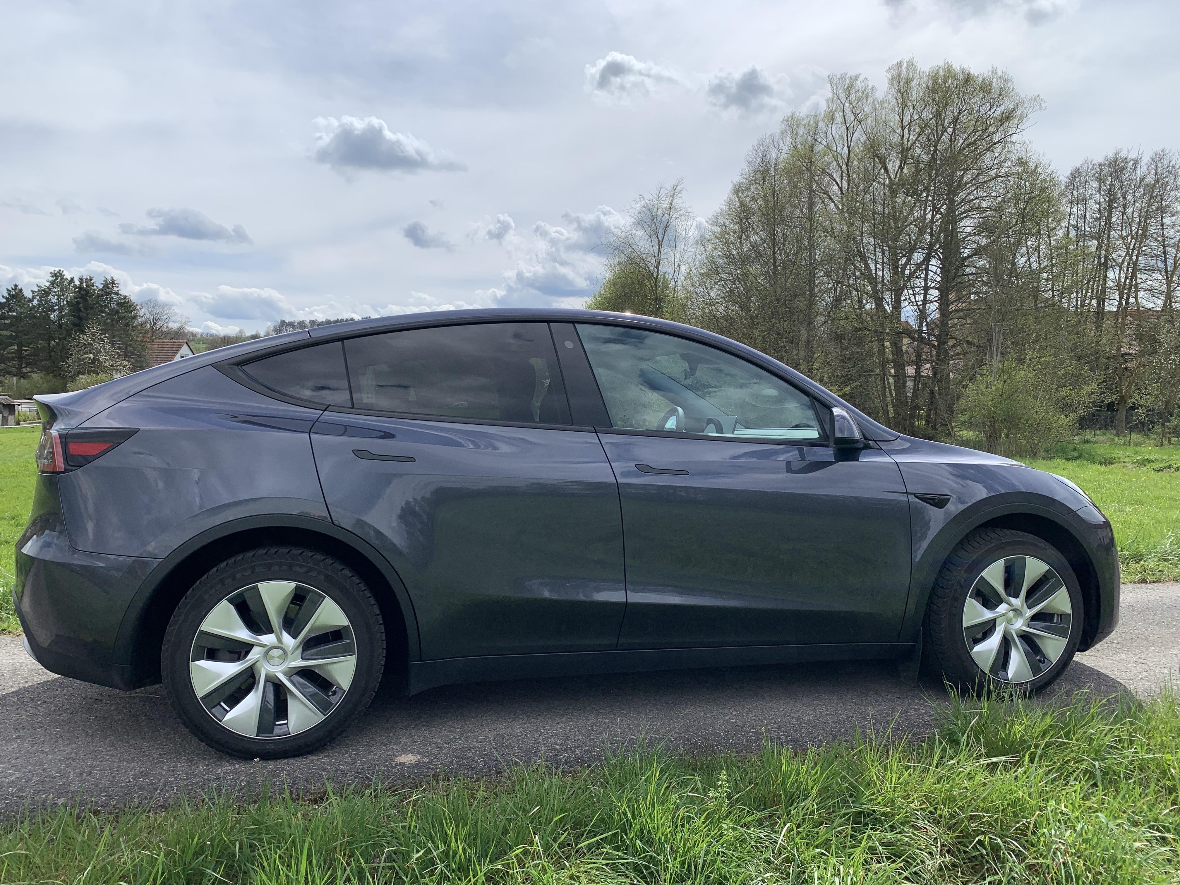 Tesla Model Y Long Range Dual Motor