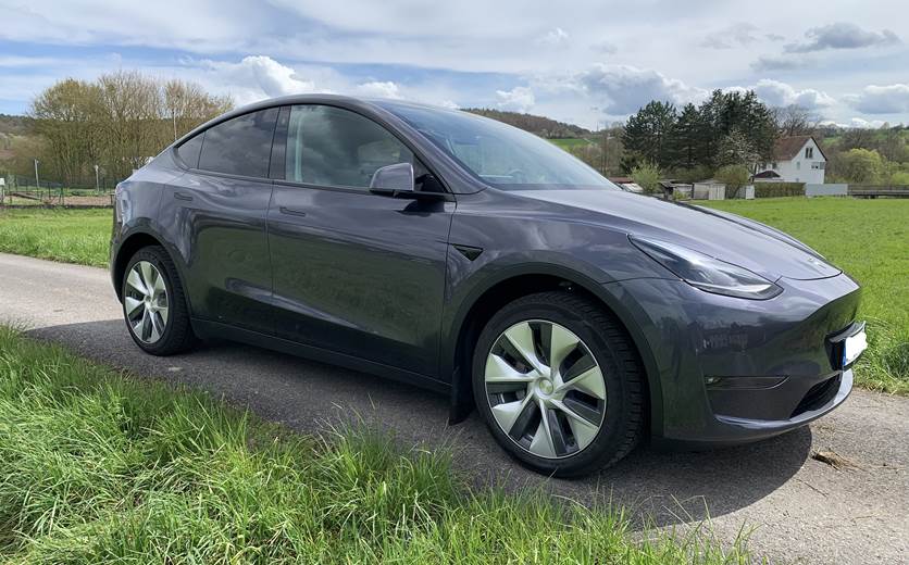 Tesla Model Y Long Range Dual Motor