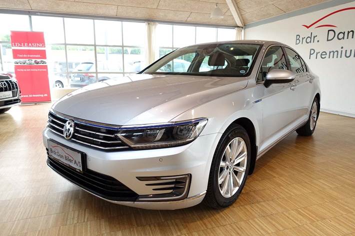 Grå VW Passat fra 2016