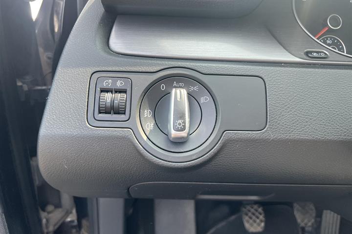 Sort VW Passat fra 2012