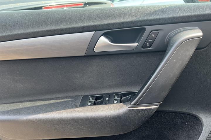 Sort VW Passat fra 2012