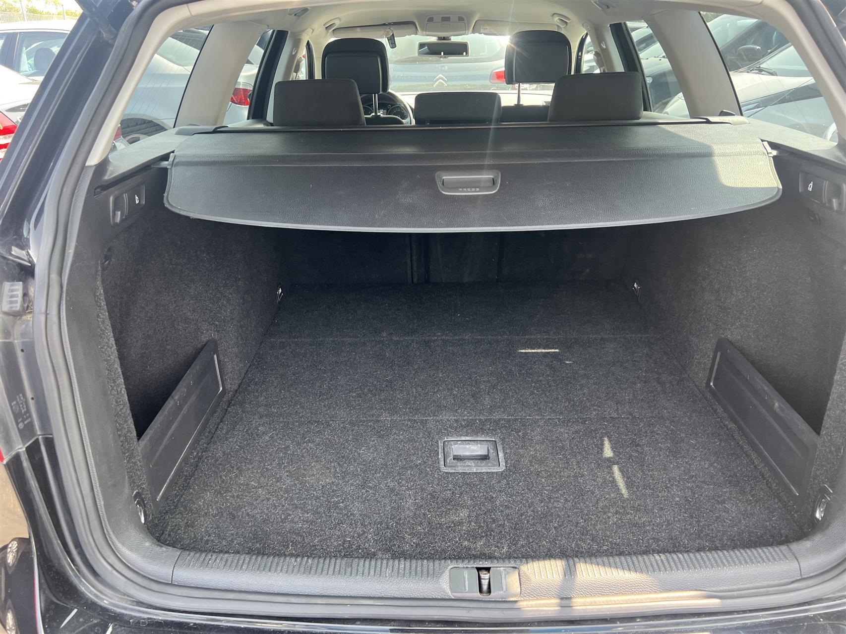 Sort VW Passat fra 2012