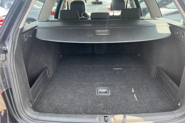Sort VW Passat fra 2012