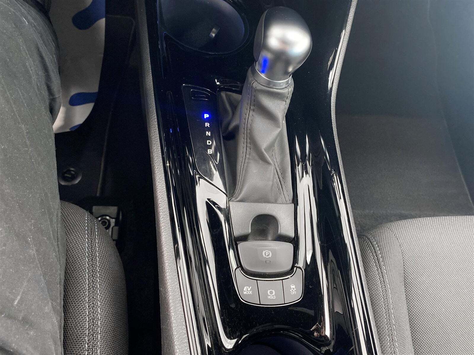 Grå Toyota C-HR fra 2020