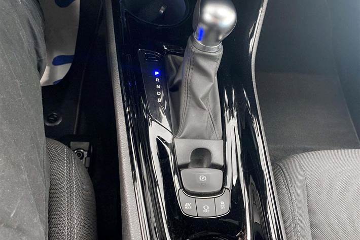 Grå Toyota C-HR fra 2020