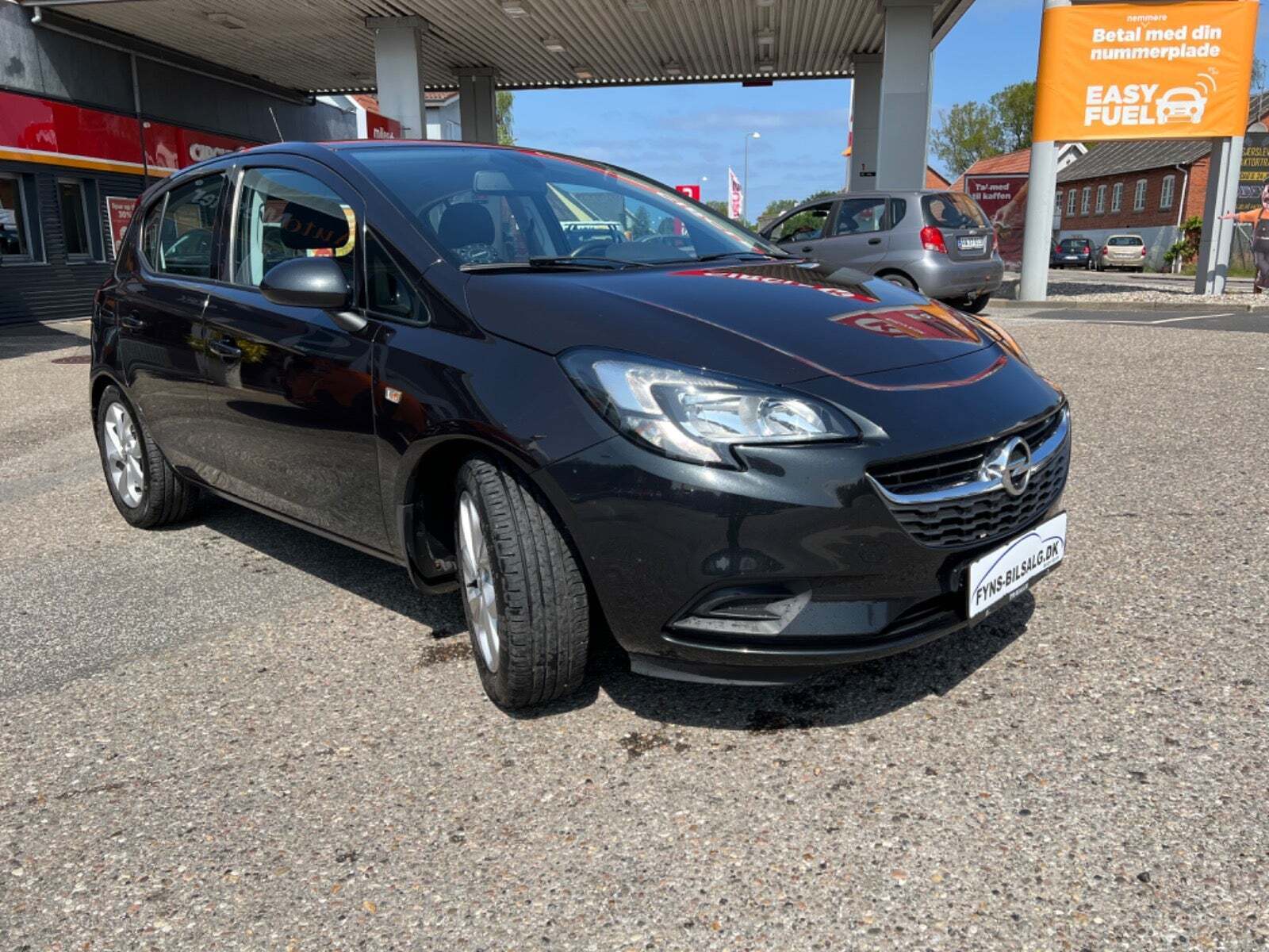 Grå Opel Corsa fra 2016