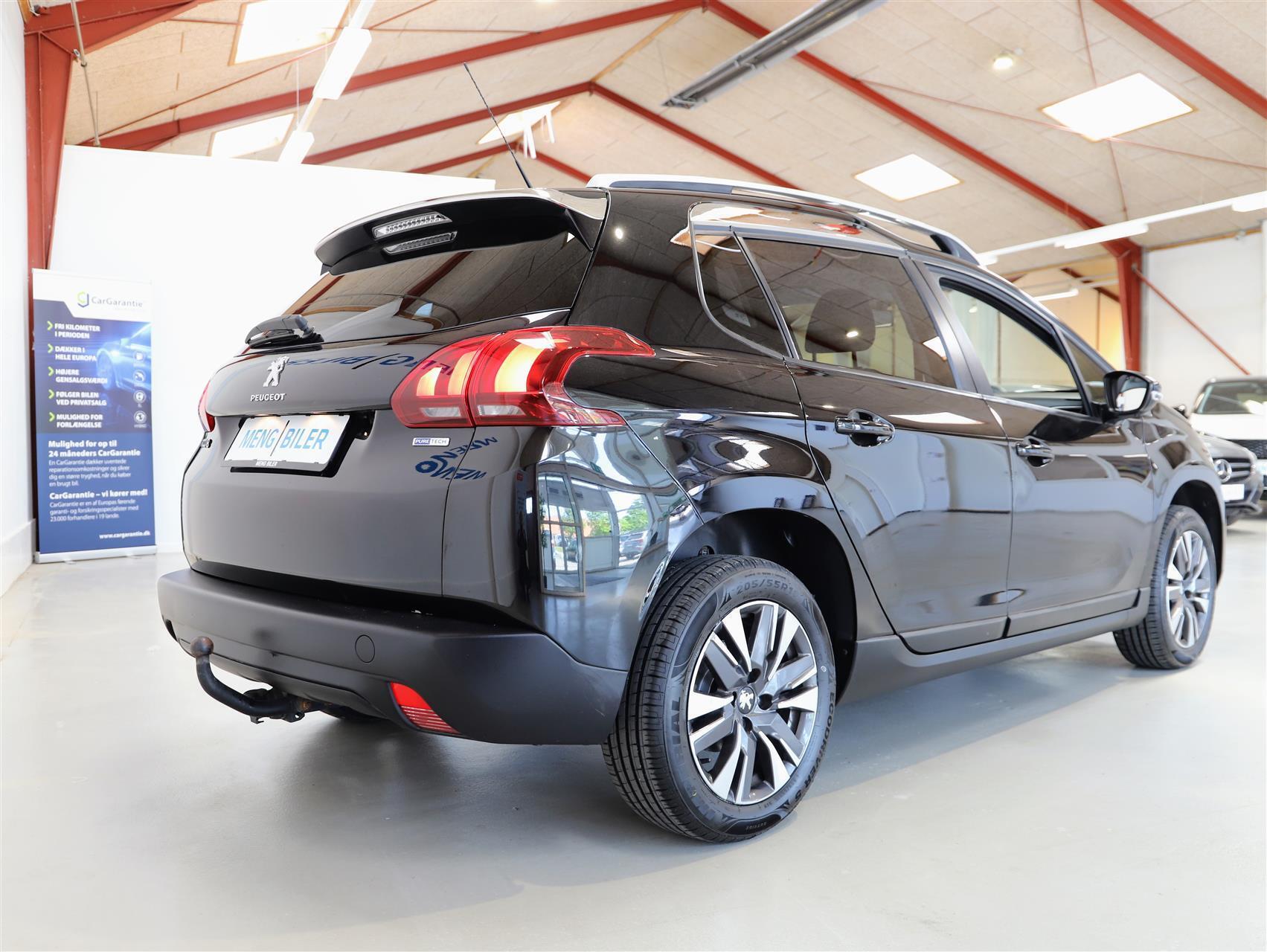 Sort Peugeot 2008 fra 2017