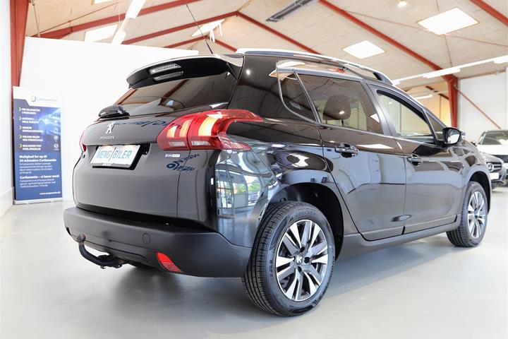 Sort Peugeot 2008 fra 2017