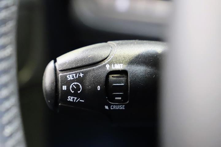 Sort Peugeot 2008 fra 2017