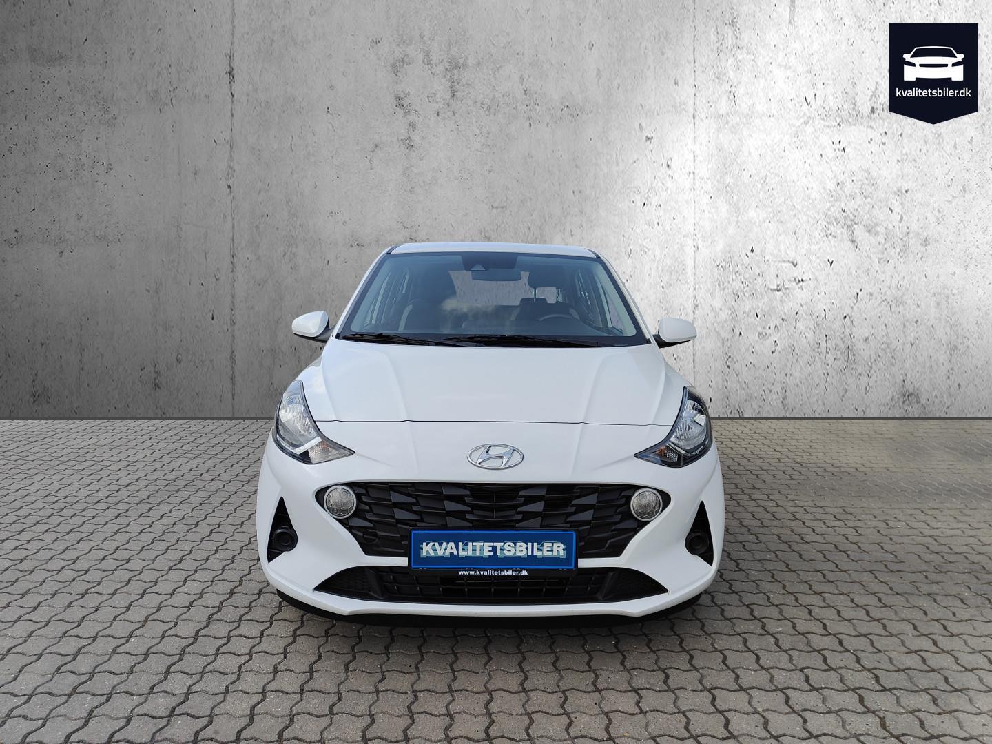 Sølv Hyundai i10 fra 2021