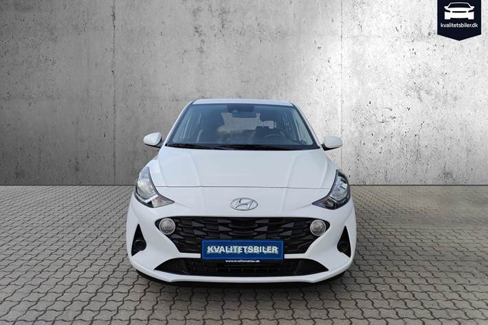 Sølv Hyundai i10 fra 2021