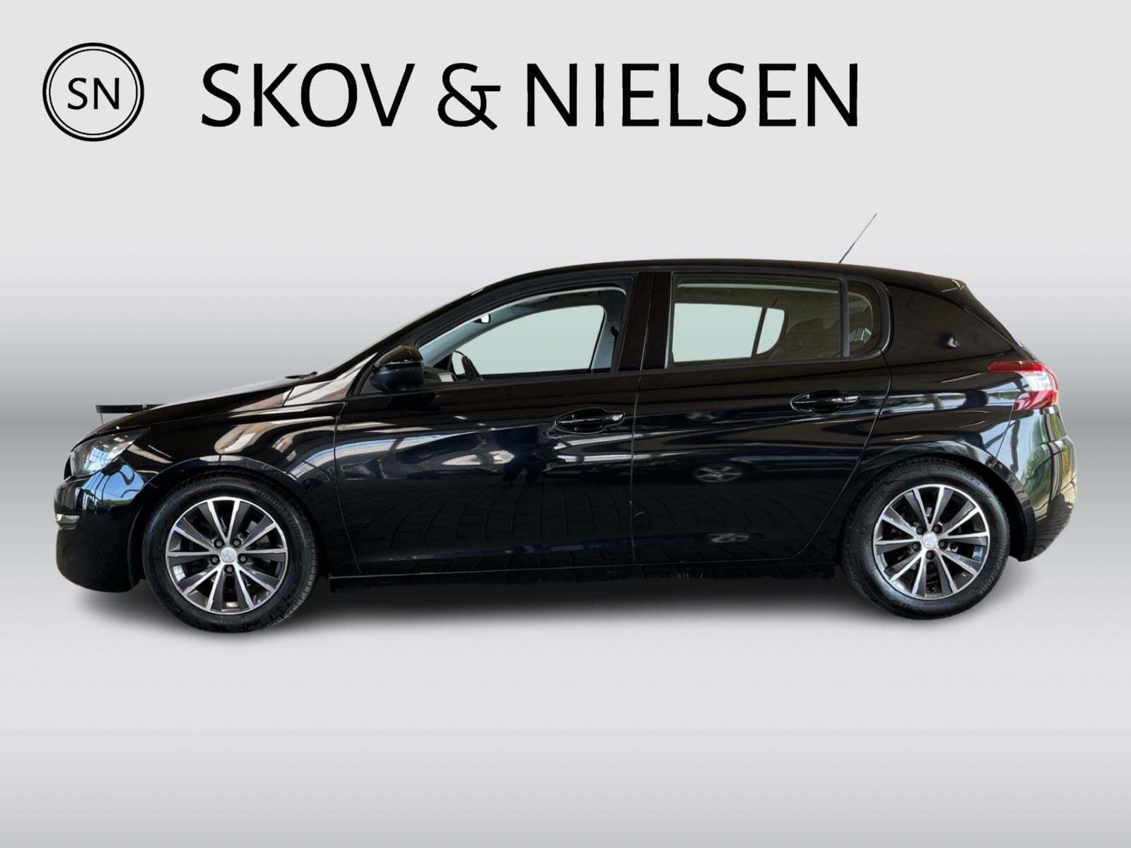 Grå Peugeot 308 fra 2014