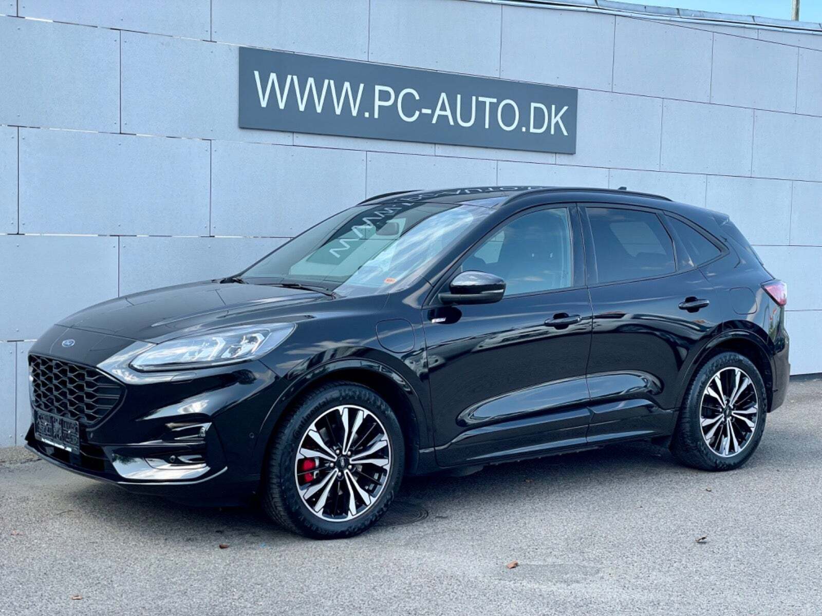 Sort Ford Kuga fra 2020