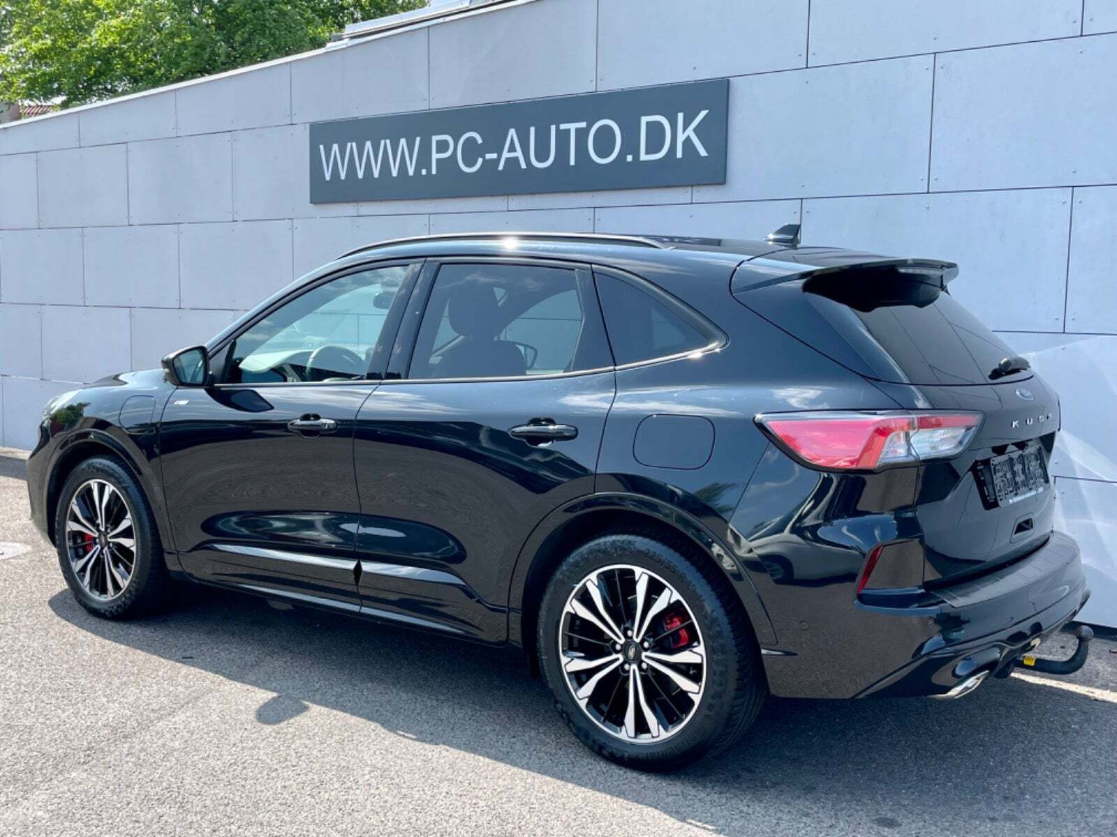 Sort Ford Kuga fra 2020