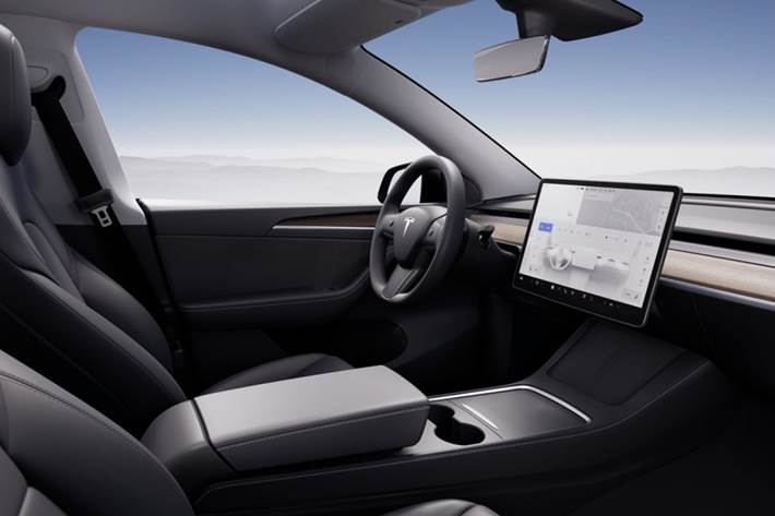 Grå Tesla Model Y fra 2022